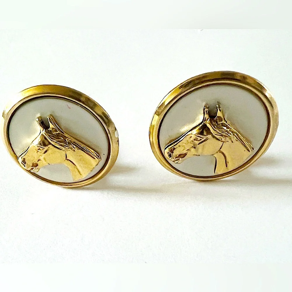18 kt Gold plated Horse Round Clip on Earrings with base of Mother of Pearl - Picture 2 of 7